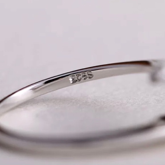 925 Sterling Silver Crystal Ring - Picture 4 of 6